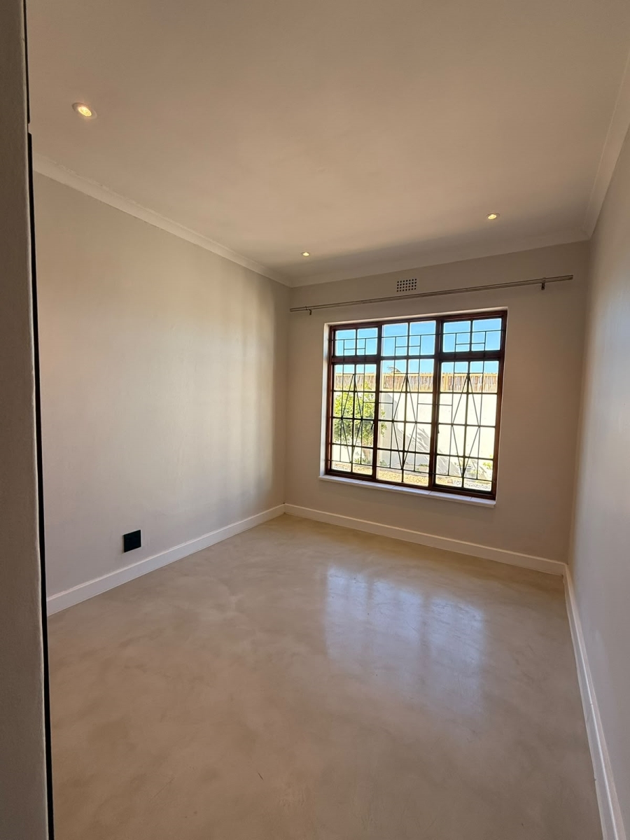 To Let 3 Bedroom Property for Rent in Lakeside Western Cape